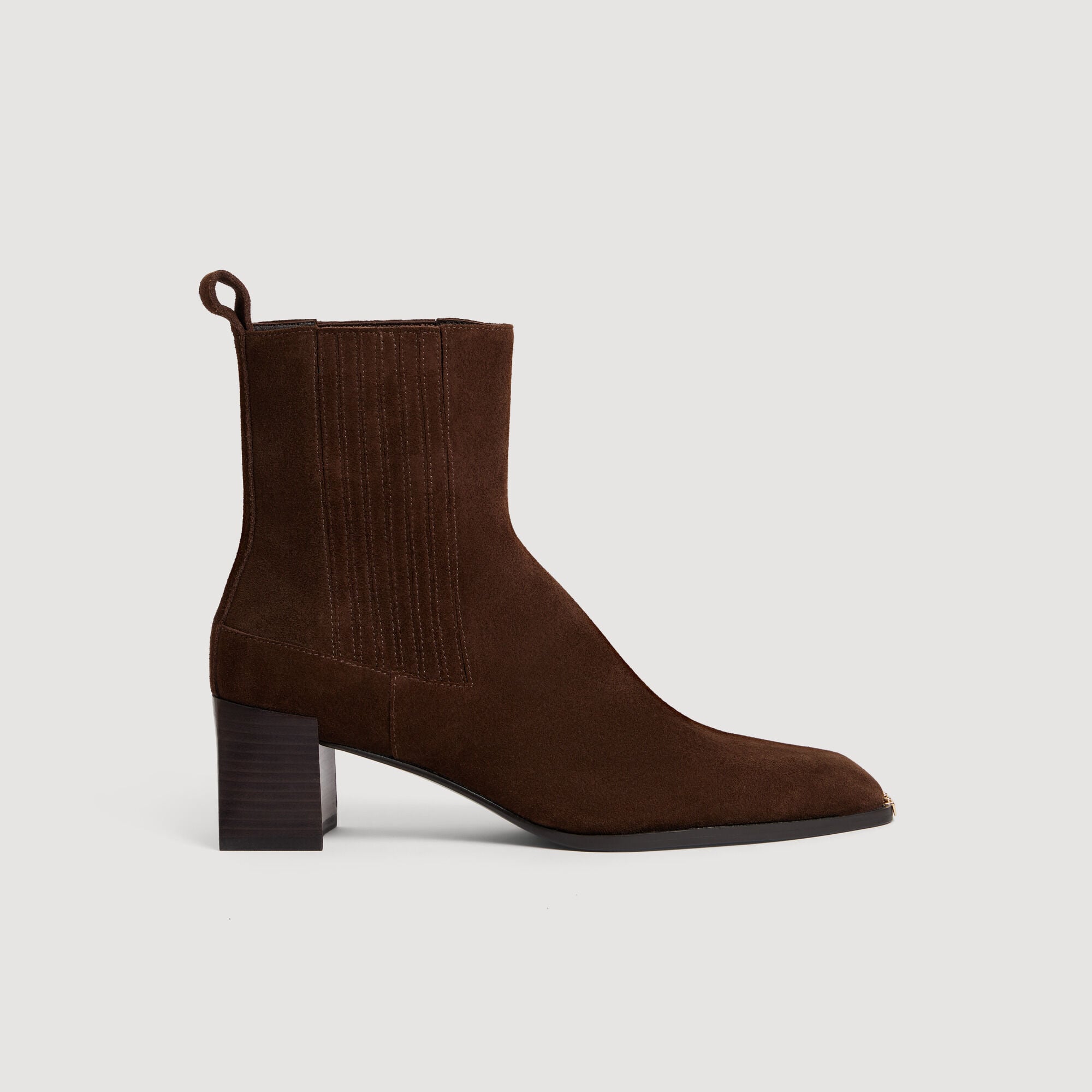 Bottines en su&egrave;de et embout m&eacute;tal