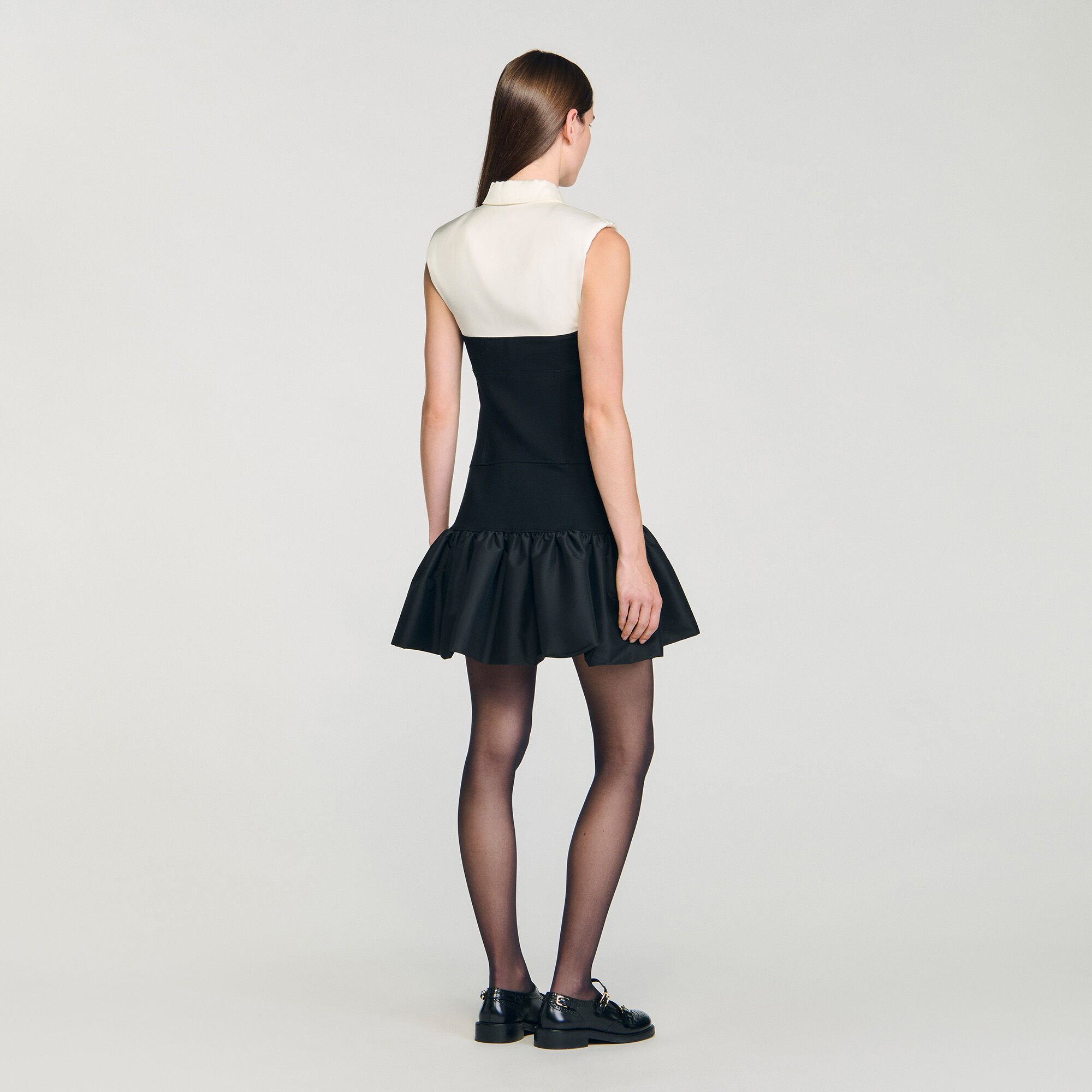 Robe courte bicolore volantée