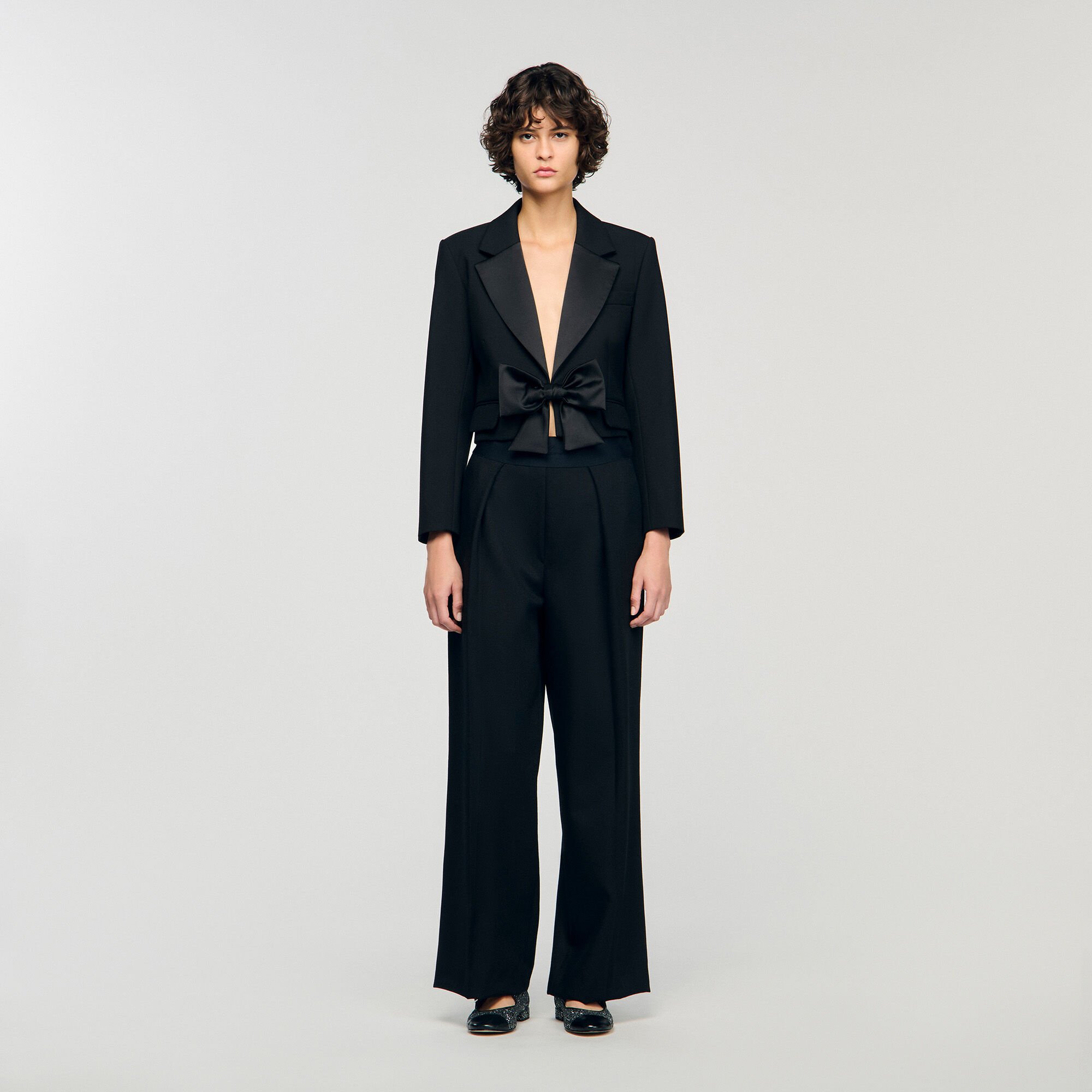 Veste courte à nœud satiné