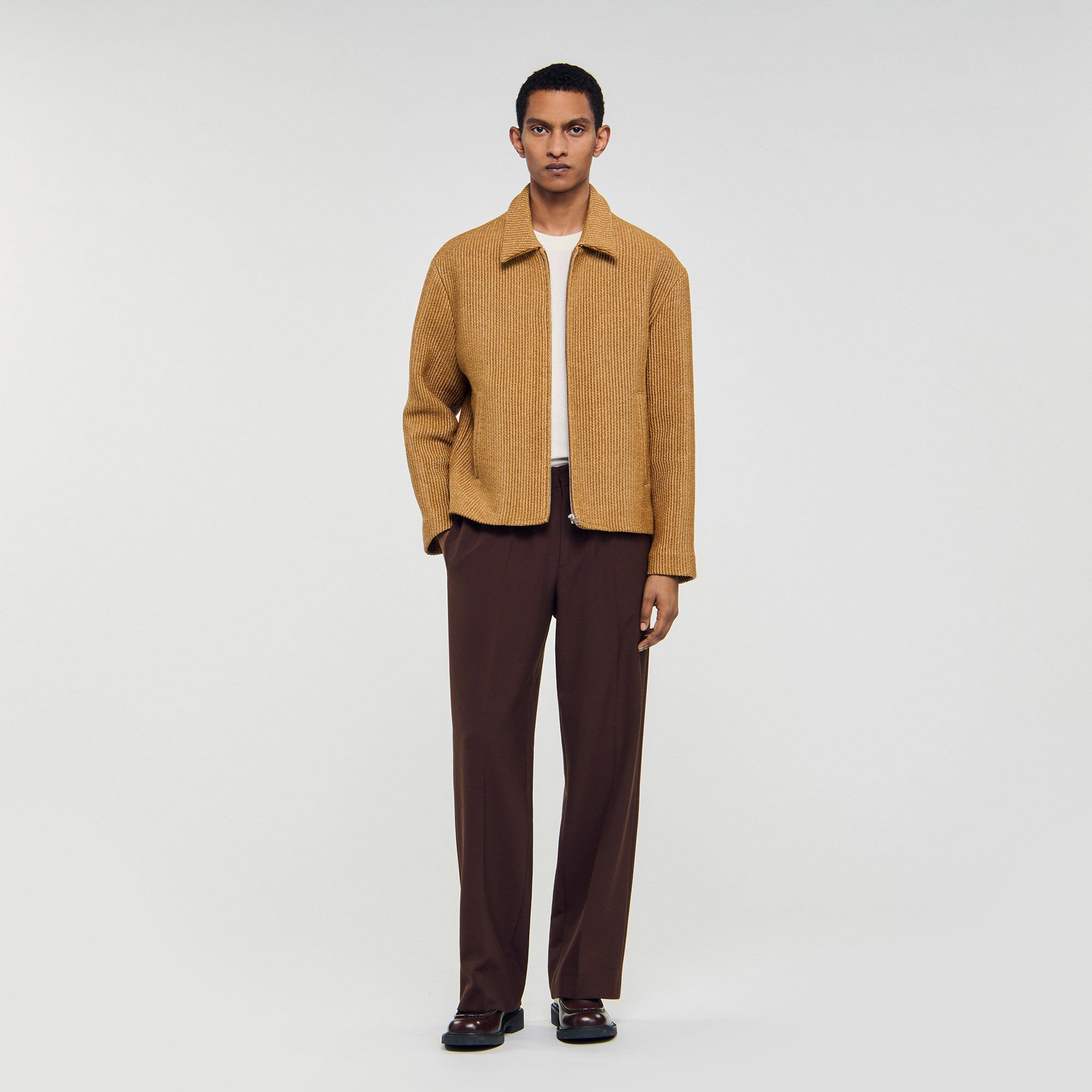Blouson en raphia tressé