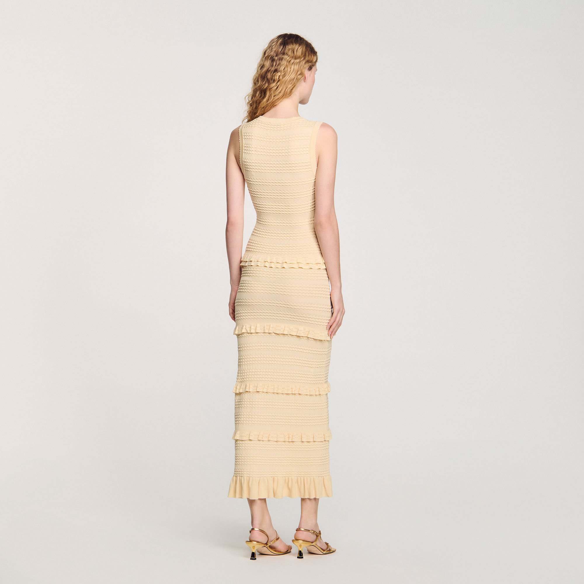 Robe longue en maille à volants