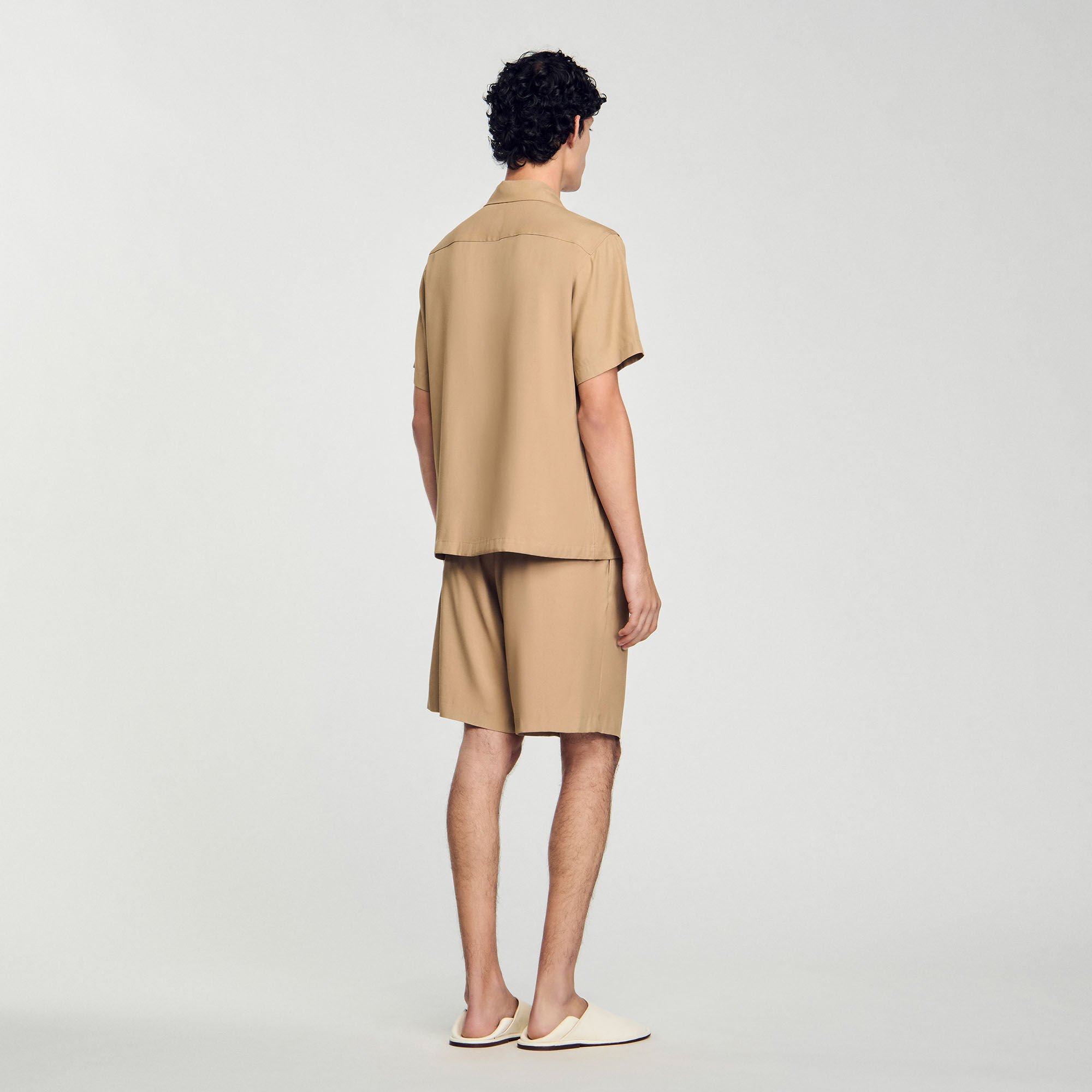 Chemise à col requin