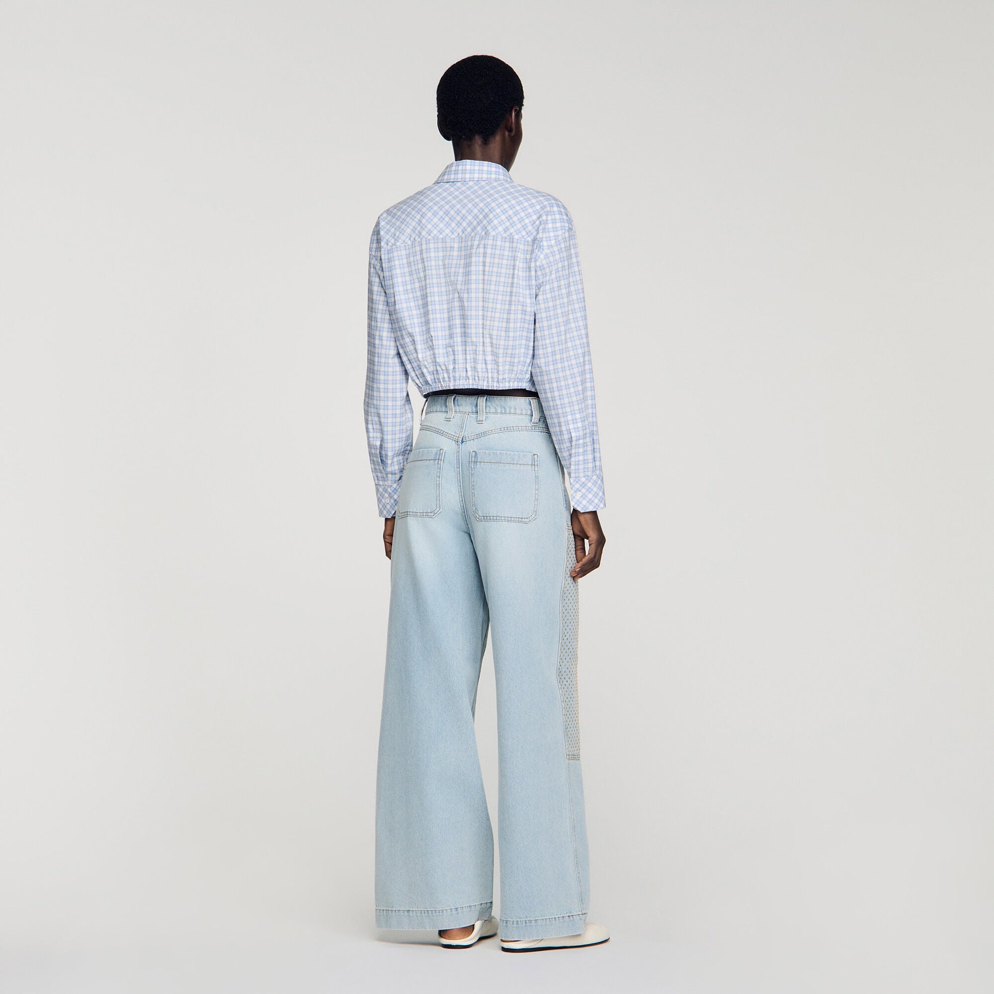 Jean droit patch strass&eacute; d&eacute;lav&eacute;