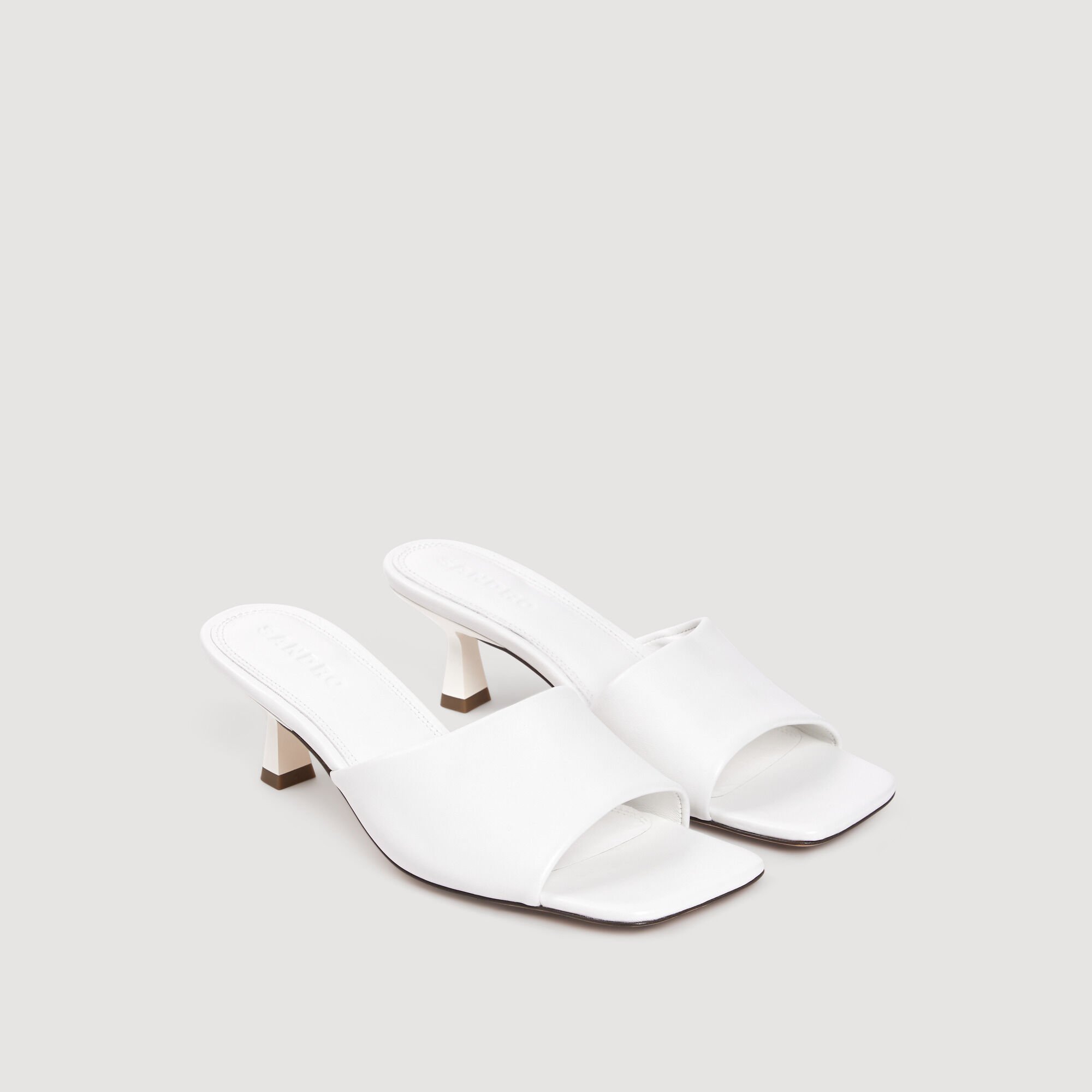 Mules &agrave; talon en cuir lisse