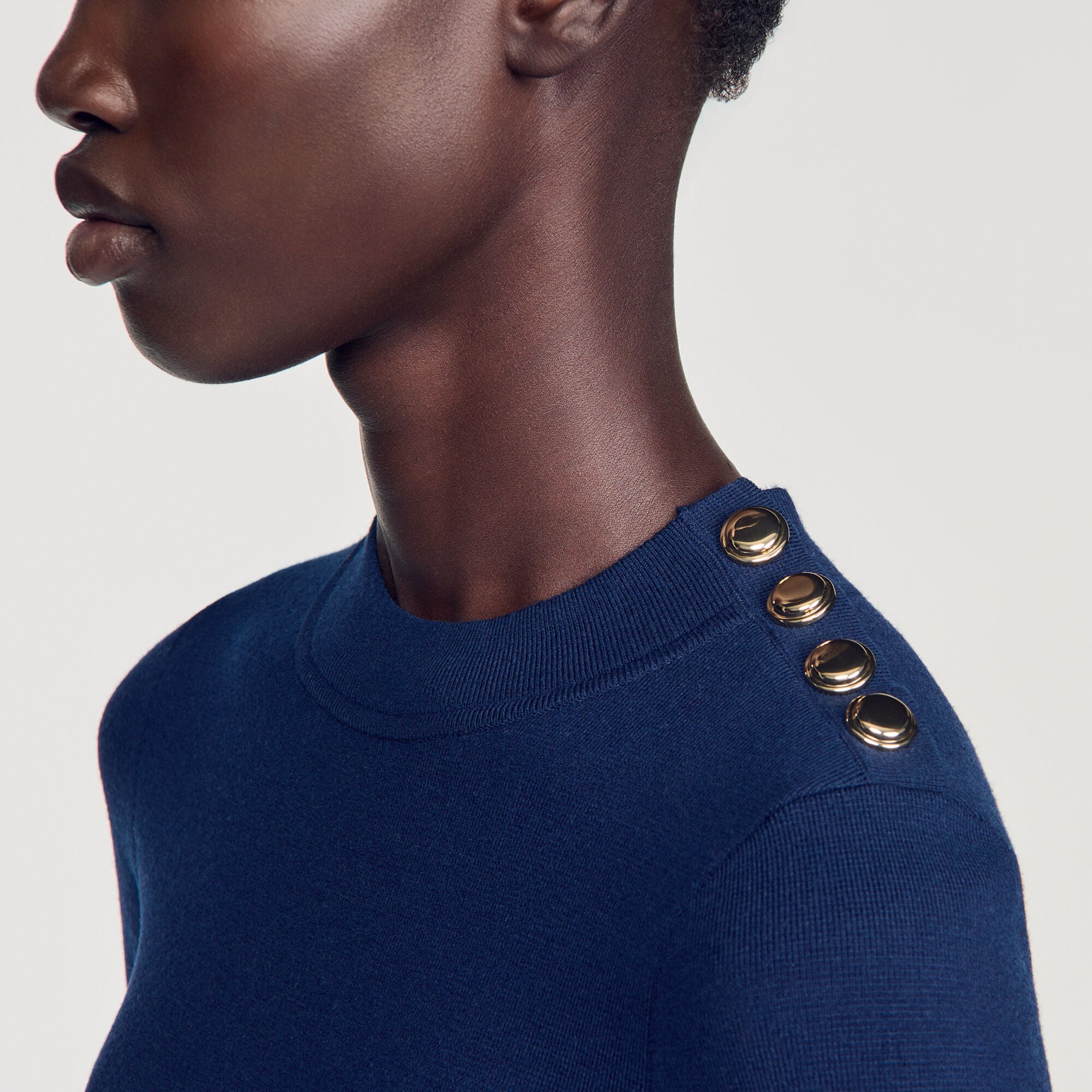 Robe courte en maille &agrave; boutons - Femme | Sandro Paris