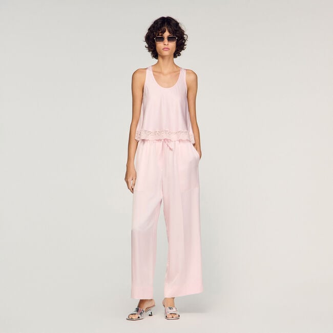 Top satin&eacute; orn&eacute; de dentelle