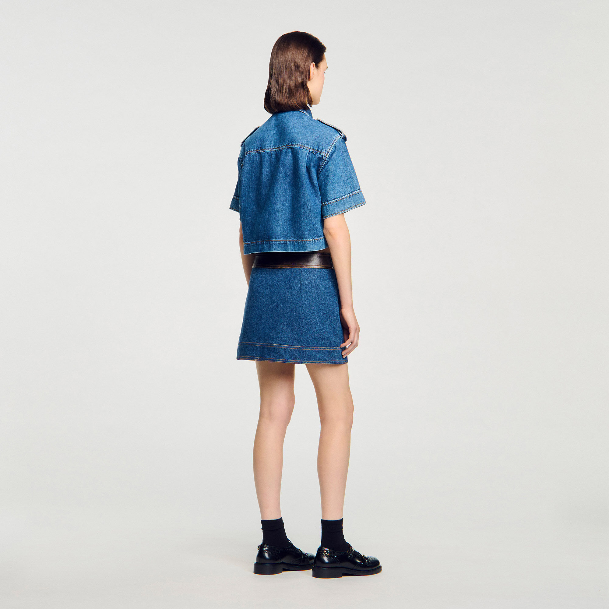 Jupe courte en denim et cuir