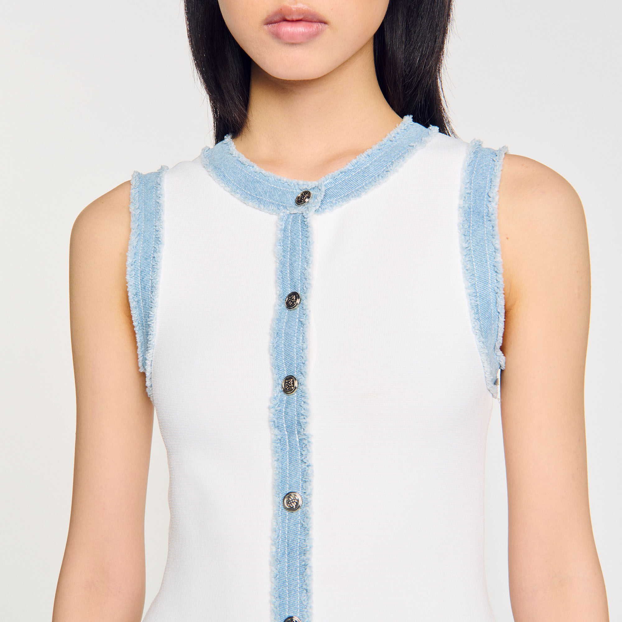 Robe courte en maille à volant
