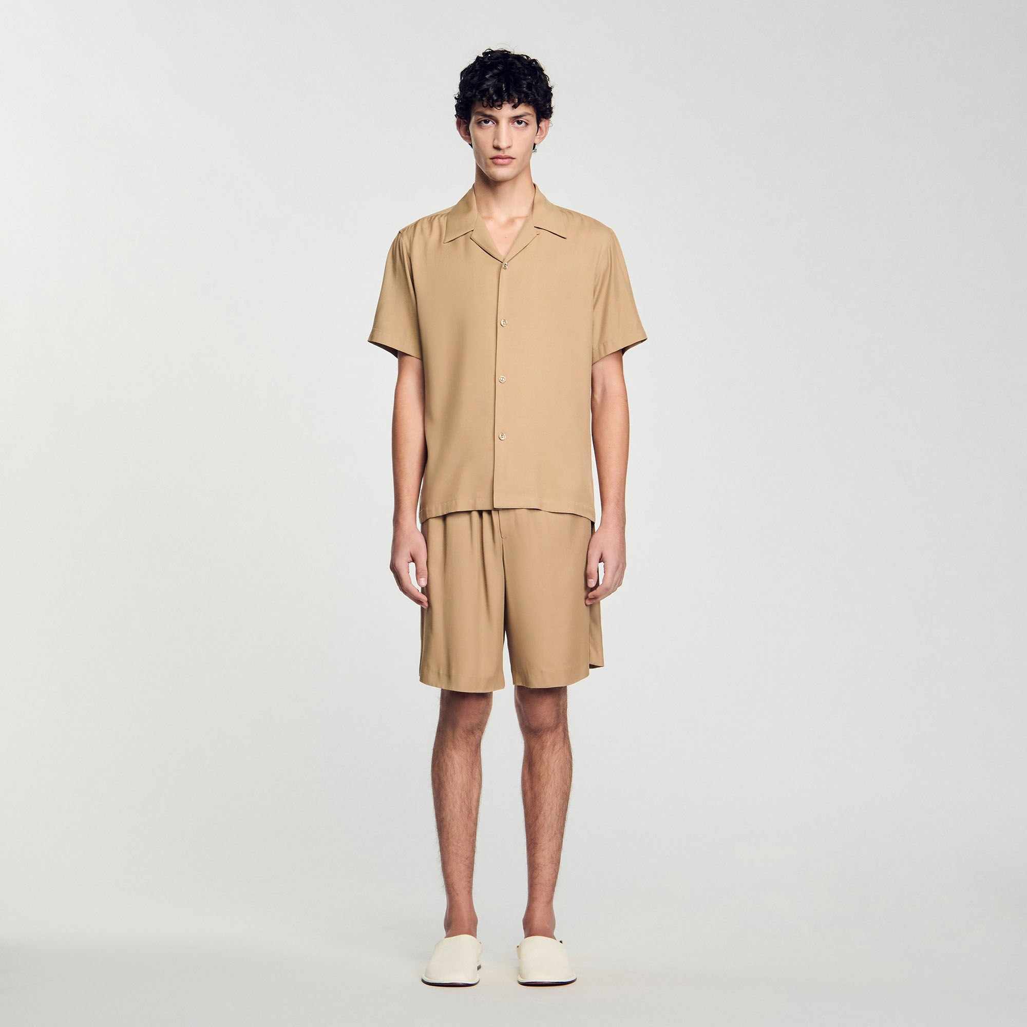 Chemise à col requin