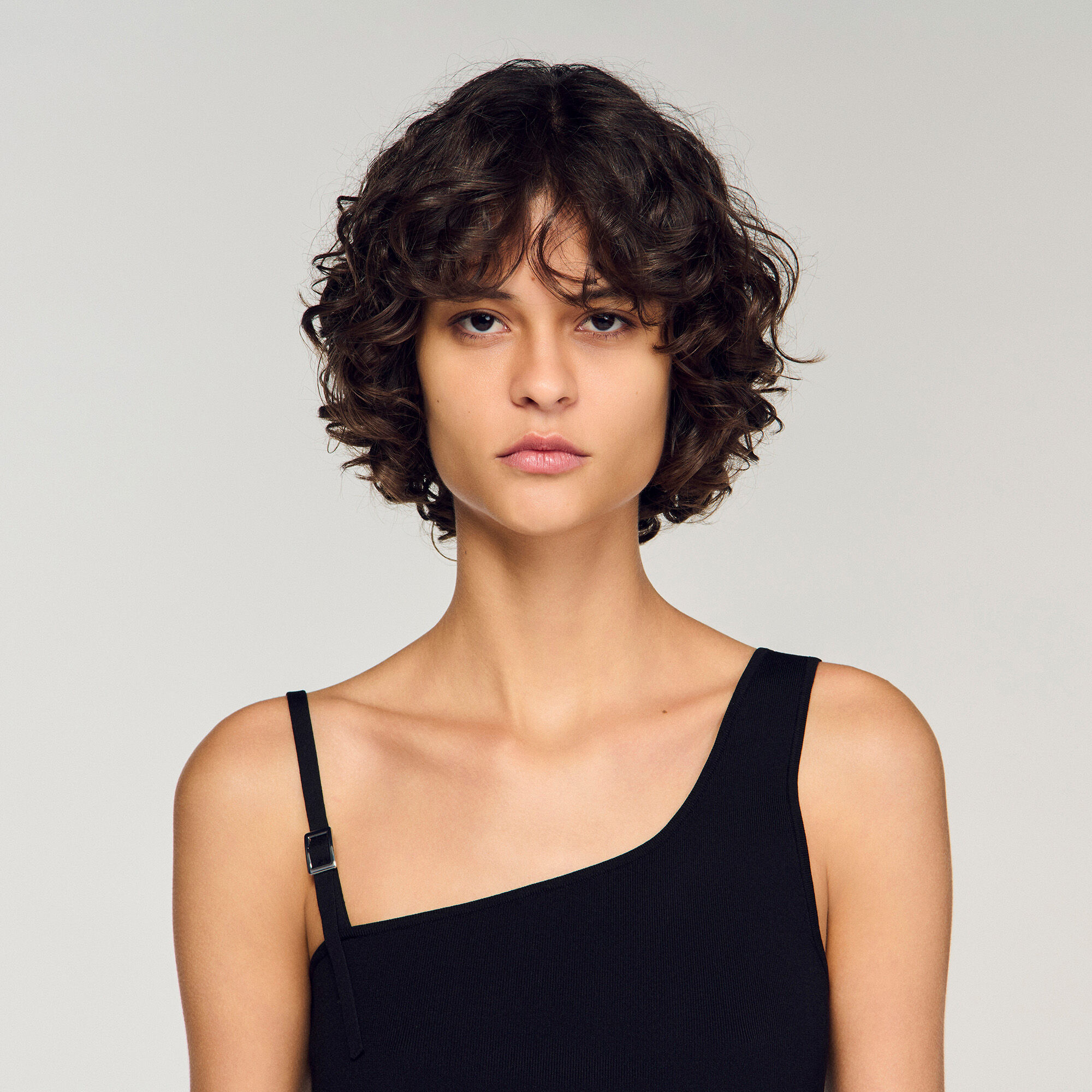 Pull asym&eacute;trique en maille