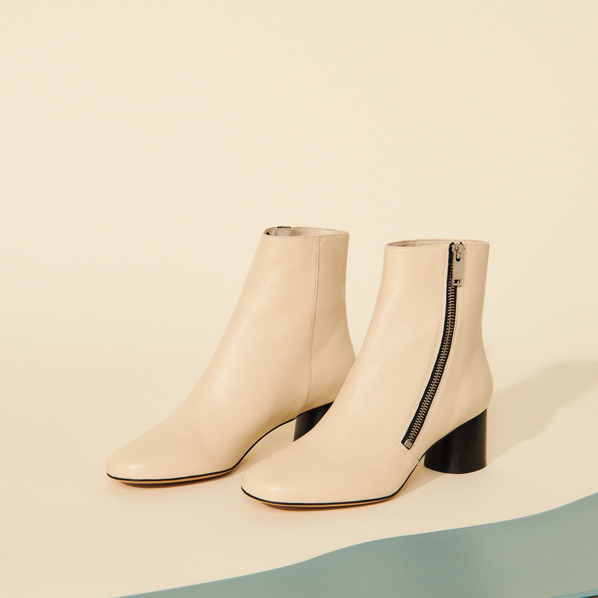 Bottines zipp&eacute;es sur le c&ocirc;t&eacute; : Toutes les Chaussures couleur Ecru - CLIQUEZ POUR ZOOMER