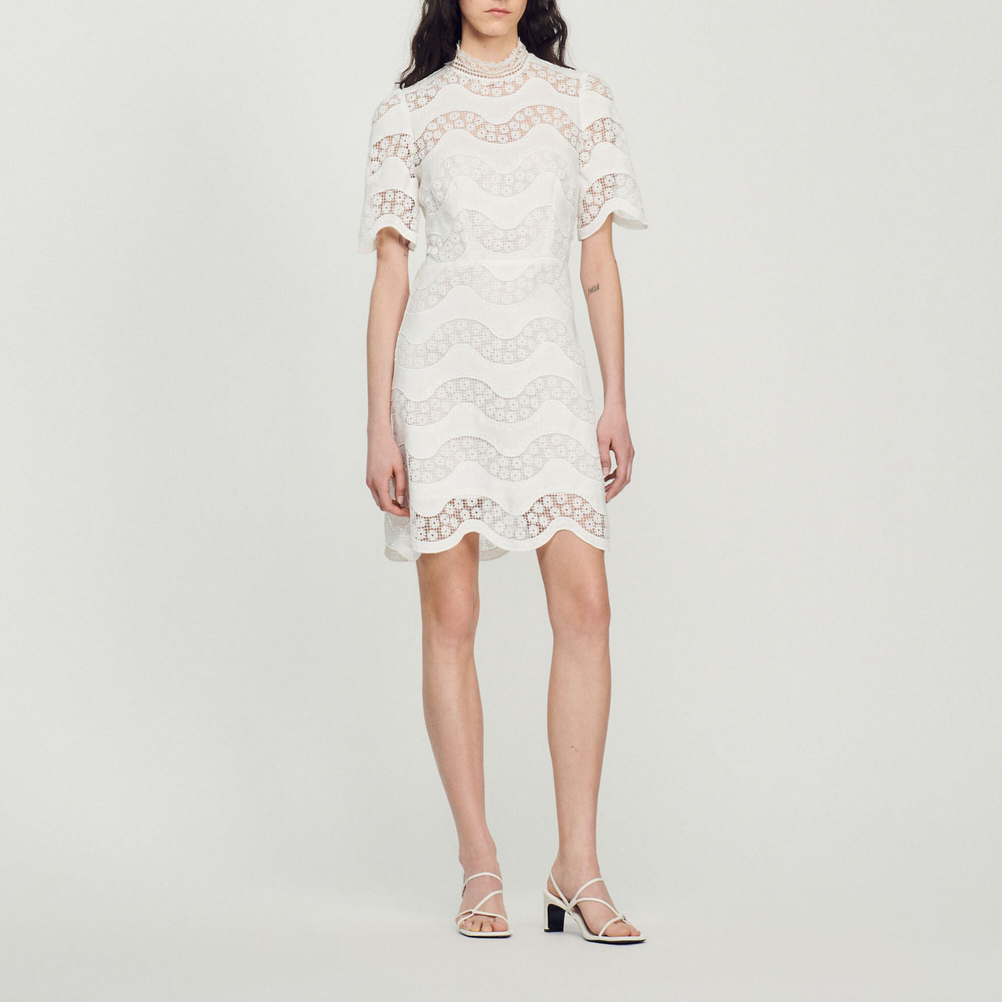 Robe courte sales en guipure