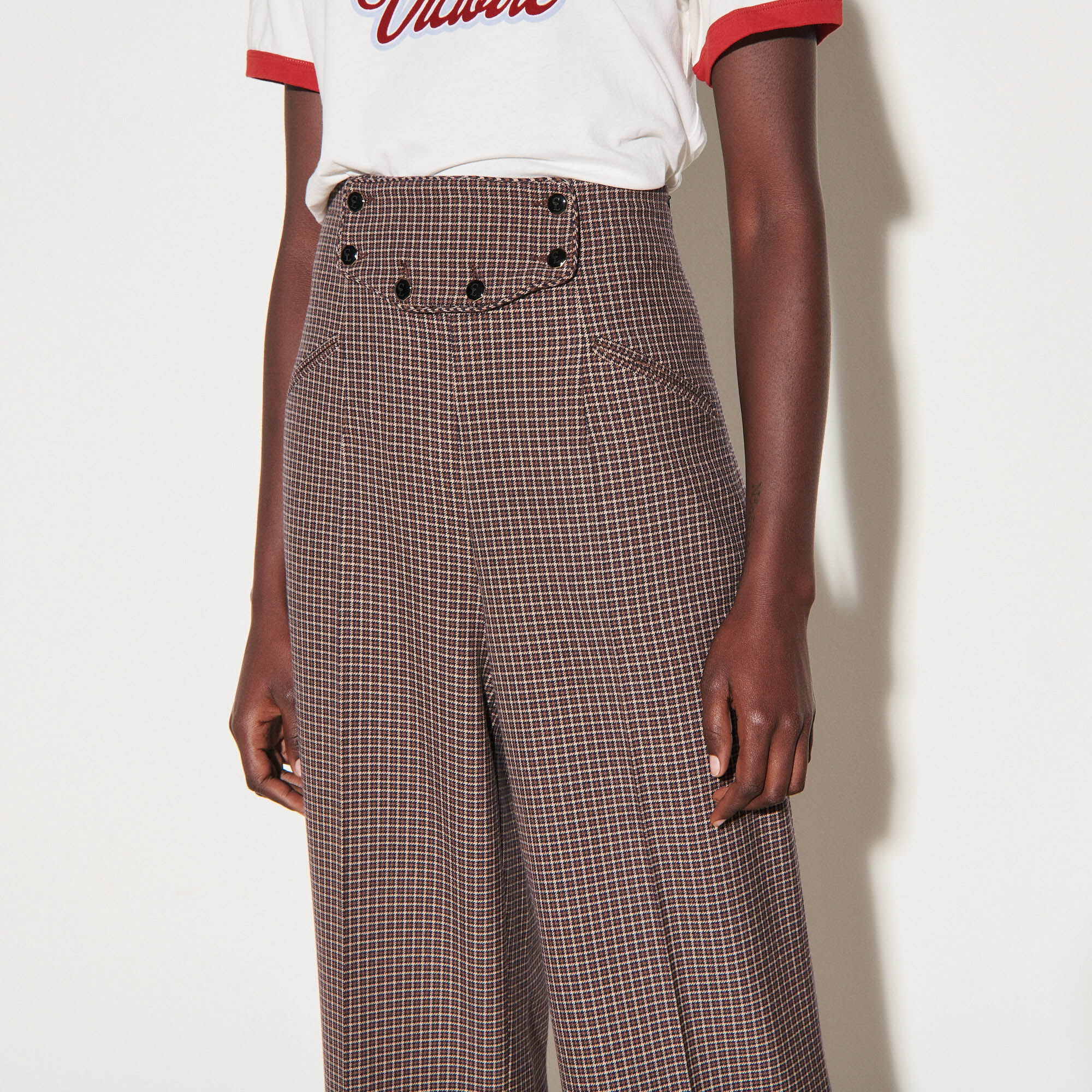 Plus populaire pour ses spectacles d'improvisation debout, il a également travaillé avec le chef alain chabat dans quelques films et d'autres humoristes français frappants, par exemple florence foresti, fred testot et gad elmaleh. Pantalon large taille haute SFPPA00678 Marron - Clara ...