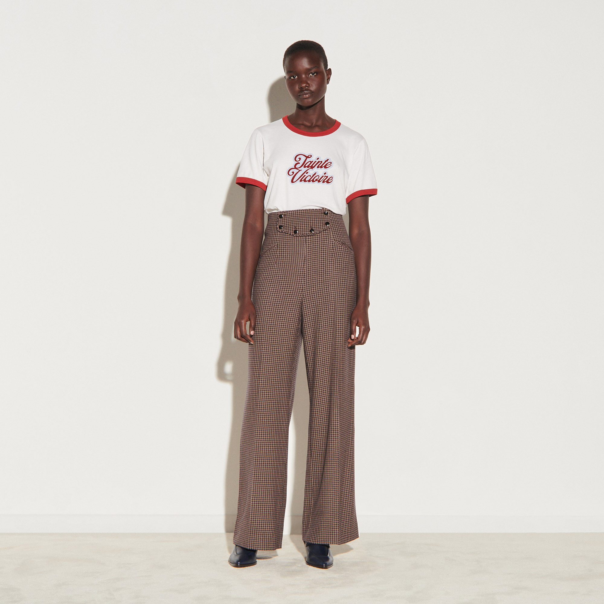 Cette jeune chanteuse s'est fait connaître du grand public en se produisant sur la scène du fnac live festival à l'été 2017 puis en assurant la première partie de la tournée de julien doré (personne n'est parfait). Pantalon large taille haute SFPPA00678 Marron - Clara ...