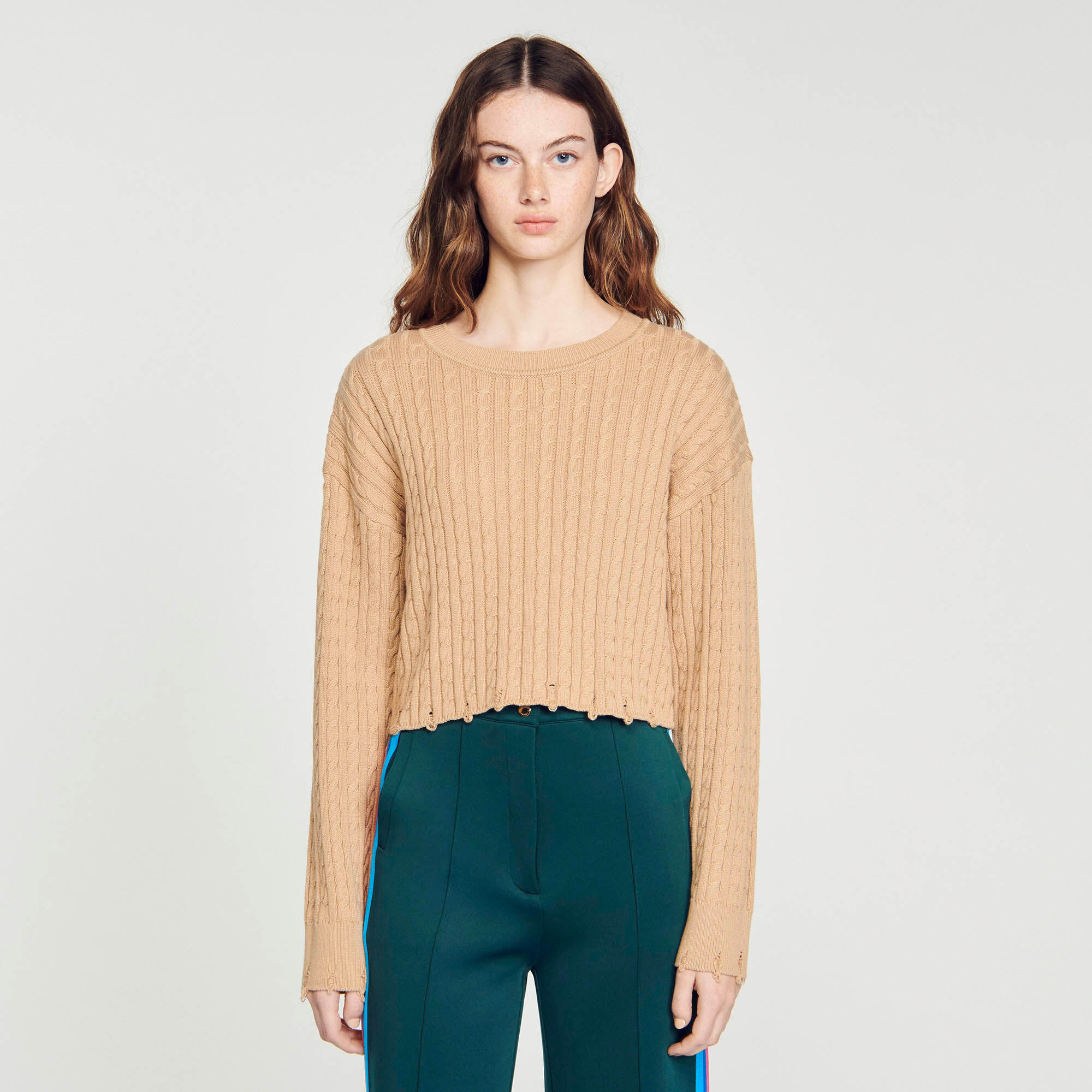 Pull court deals large femme